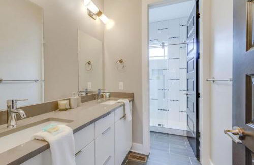 The Ultimate Double Rooftop Deck with Skyline Views - Foto 22