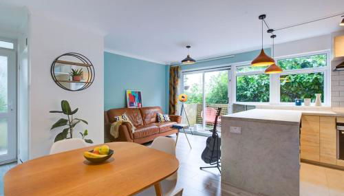 Stylish quiet garden flat with parking in London Zone 4 - Foto 1