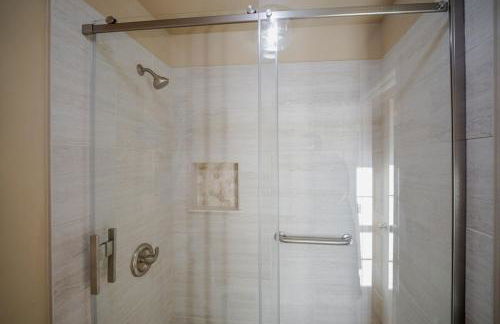 Modern 5BR Retreat with Office Fully Furnished - Foto 56