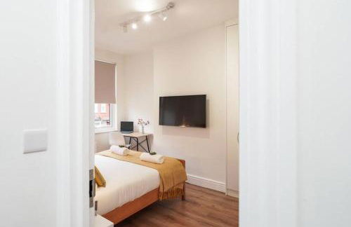 Newly Renovated Modern 4 Bed 3 Bath Apartment London - Foto 67