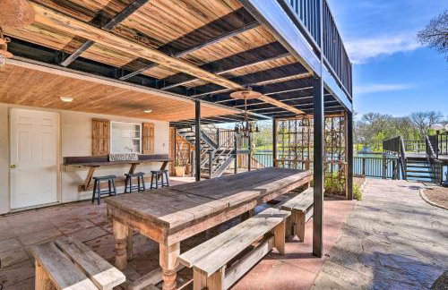 Guadalupe Riverfront Studio w/ Private Balcony - Foto 15