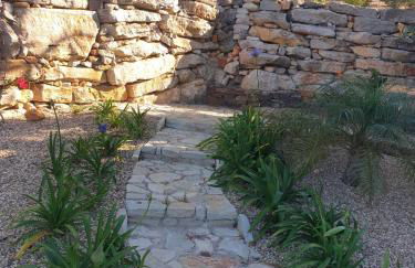 Stunning Villa with Pool & View near beach - Foto 36