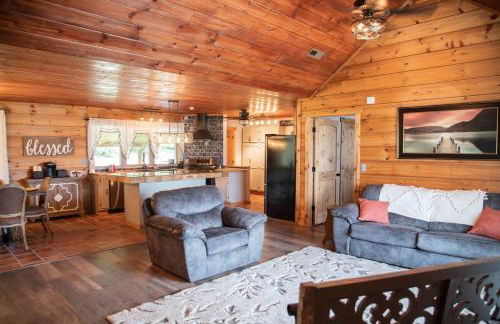 Southern Comfort Retreat with a private hot tub - Foto 25