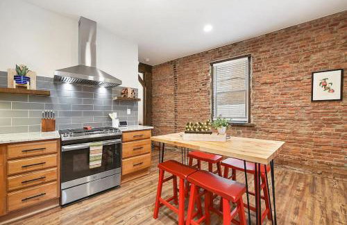 HostWise Stays - The Larryville - Amazing Bathroom, Perfect Location, Custom Build - Foto 17