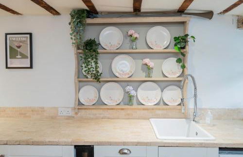 Heron Stays Bath- Boutique Period Group Properties, Parking for 4 Cars, Just 3 Miles to Bath Central, Sleeps 14 - Photo 33