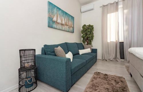 Spacious Apartment Center - Photo 23