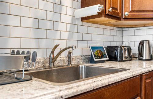 HOT TUB Firepit Pool Table Patio Cozy Downtown Denver - Foto 42