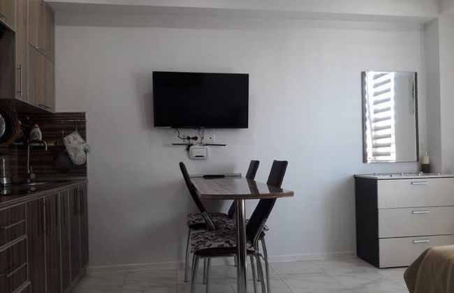 Apartment on Demokraticheskaya str 45-27 - Photo 2