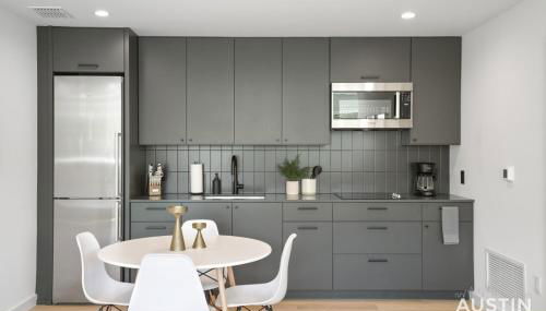 Walk to Soco Lounge Poolside at Modern Cool Spot - Foto 3