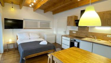 Ferienwohnung im Stadtzentrum von Bernau - Komfortable Wohnung mit 2 Zimmern, Bad, Spülmaschine, Waschmaschine, komplette Küche, WLAN, Terrasse, ruhige Lage - Foto 2