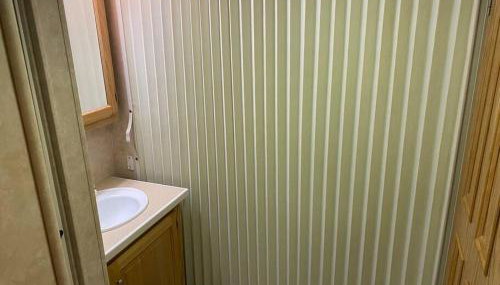 Betsie -35Ft RV Camper in Woods -Firepit & Hot Tub - Foto 2