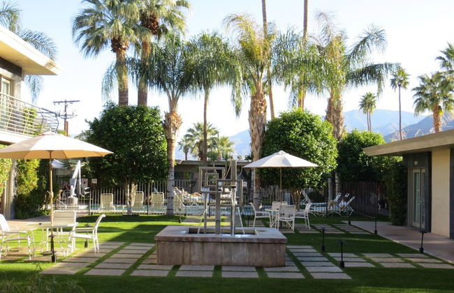 7 Springs Inn & Suites - Photo 43