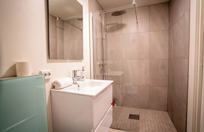 Vibrant Apartment on Bustling Street, Above a Restaurant - Perfect for Tourists, - Foto 24