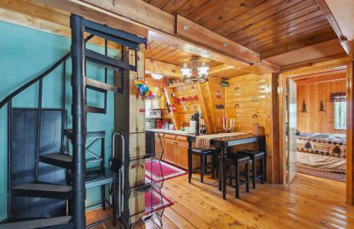 Near Trails Forest Lake Retreat with Backyard Oasis - Foto 9