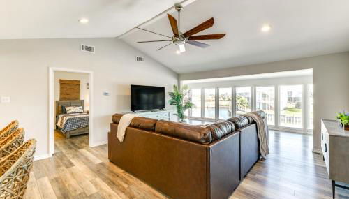 Waterfront Home with Deck and Pool in City-by-the-Sea - Foto 4