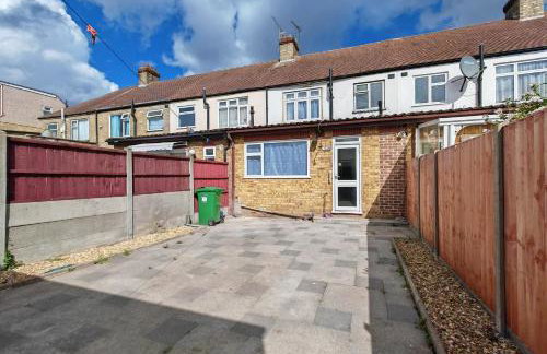 4 Bedroom 2 Bathroom House - Free parking - Foto 24
