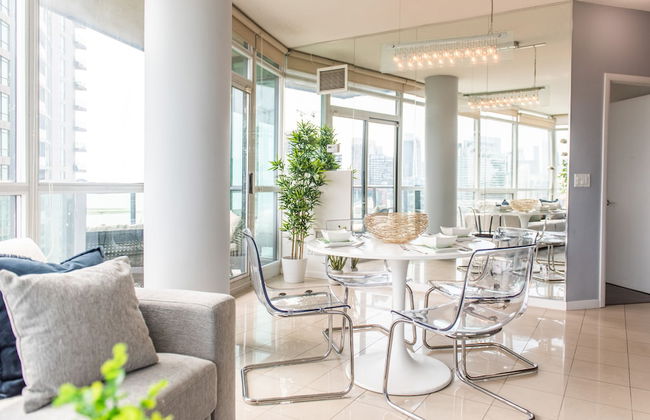 QuickStay CN Tower View Condo in Fort York - Foto 2