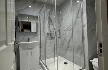 2BR Bungalow with Parking - Sunbeam Haven - Foto 38