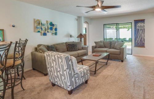 Tavares Retreat with Covered Patio and Private Yard - Foto 9