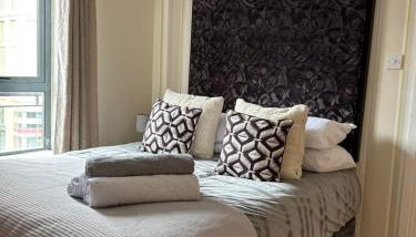 Large 2 bedroom 2 bathroom x6 person city center apartment with free underground parking - Foto 2