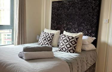 Large 2 bedroom 2 bathroom x6 person city center apartment with free underground parking - Foto 2