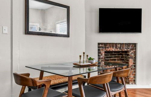 A Timeless Victorian Home with Period Charm! - Foto 36