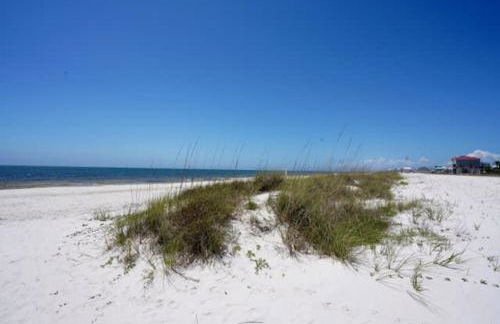 Southern Mermaid Cottage- Pet Friendly Fenced - Photo 55