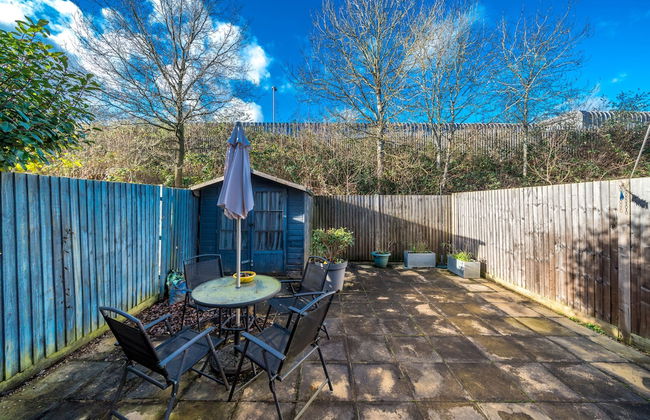 Crawley Pet Friendly 1-Bedroom Apartment - Foto 16