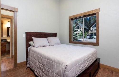 Sunny Mountain Cabin for a Group Getaway in West Glacier, Montana - Foto 46