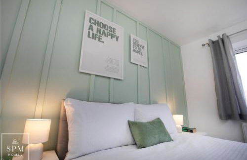 Large 4 Bed House - Long Stays Welcome - Smart TVs in Each Bedroom - Parking - Wifi - Foto 14