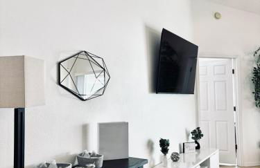 Family Home, Near Disney-Private pool, Spacious 3BR Retreat - Photo 29