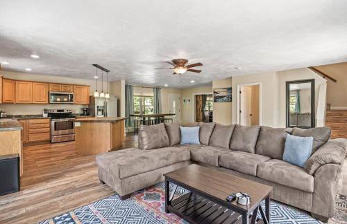 Hot Tub! LRG Home! Sleeps 22!Near Ithaca! Dogs OK - Foto 24