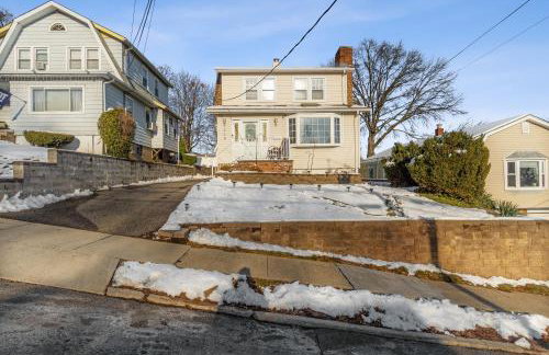 Family Retreat Near NYC w/ Parking & Views - Foto 3