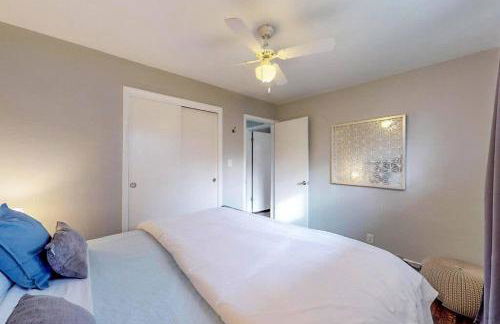 Charming Three Bedroom Home in Littleton - Foto 22