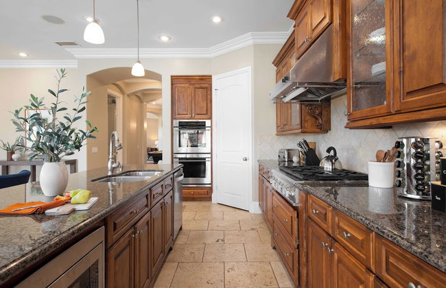 Bear Bridge by Avantstay Hilltop Haven in Temecula w/ Views, Putting Green & Hot Tub - Foto 17