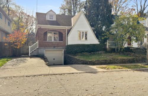 Inviting 4BR2BA in Oakley with 2 Park Spots & Lg Deck - Foto 10