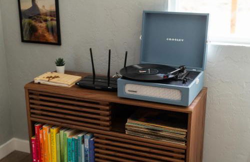 Desert Oasis - Firepit, Stargazing, Kitchen Essentials, 5 Acres, & Joshua Trees - Sleeps 6 Comfortably, 7 with Sofa, 8 Maximum - Foto 24