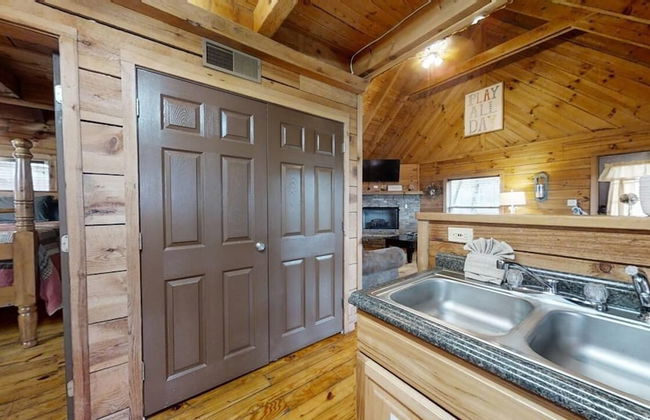 Evie's Mountain Castle 2 Bedroom Cabin by RedAwning - Foto 11