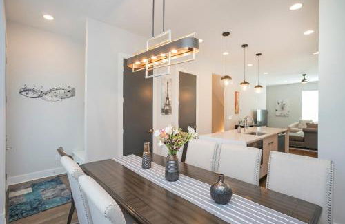 Luxury Townhome Skyline Views Mins To DT - Foto 40