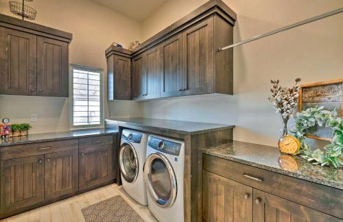 Modern Farmhouse with Patio, Grill and Mtn Views! - Foto 19