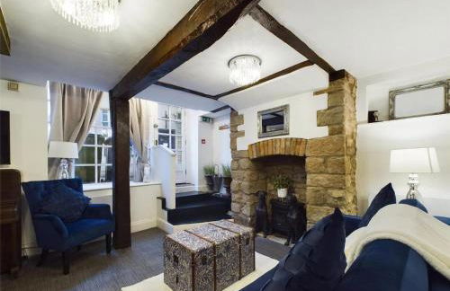 Montague House Town Centre sleeps up to 12 guests - Photo 35