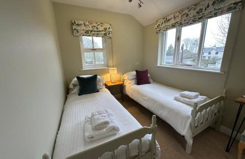 Cottage No1 Four Bed Lakeland Retreat and Hot Tub - Foto 23