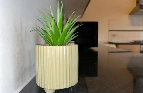 Homely 3 Bed House Halifax - Foto 16