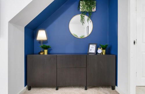 Superb Two Bedroom House Near Etihad & Coop Live - Free Parking - Foto 29