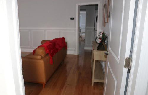 Spacious & Elegant 2 bedroom apartment in the heart of Uniondale - Foto 5