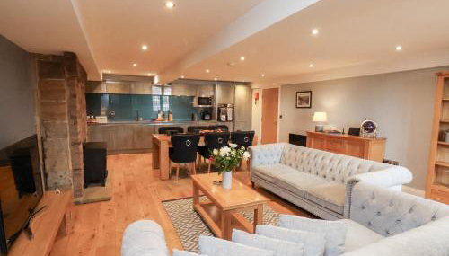 Mallard Engine Shed - Photo 4