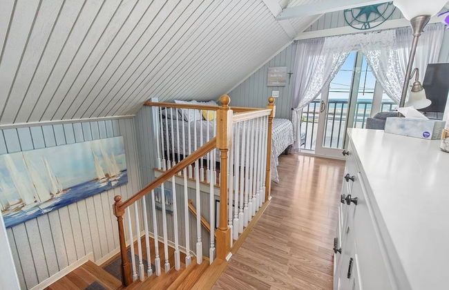 Private Condo w Ocean Views Next to Beach - Photo 3