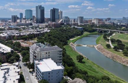 Fort Worth Skyline Views - Queen bed - Shops - Foto 27