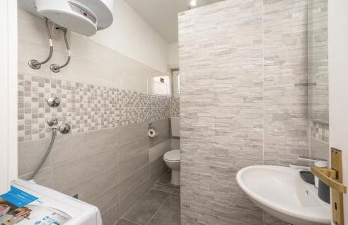 1 Bedroom Awesome Apartment In Dinjiska - Foto 16