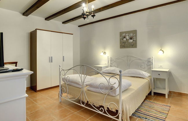 Holiday Home in Rojnici With Private Pool - Photo 6